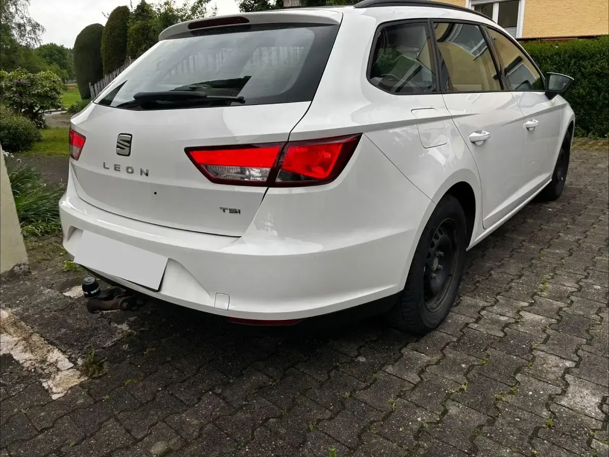 Używany Seat Leon ST CONNECT 110 KM (80 kW) 2017 Biały Kombi