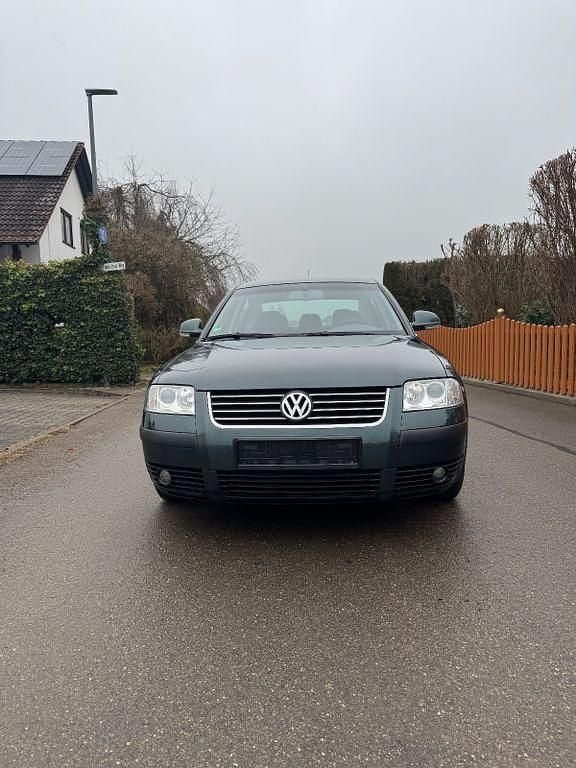 Gebraucht VW Passat Basis 116 PS (85 kW) 2004 Grün Limousine