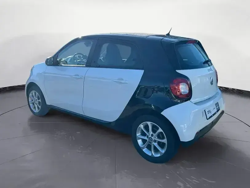 Używany Smart ForFour 90 KM (66 kW) 2018 Biały Hatchback