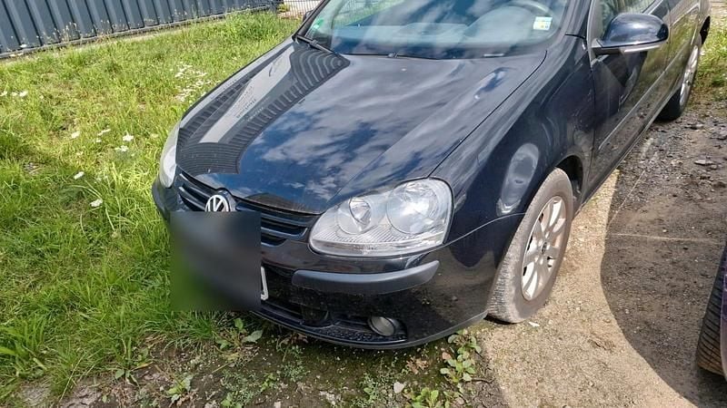 Schwarz Gebraucht 2004 VW Golf V Kleinwagen | 1.500 € (Superpreis) - Bild 1/4