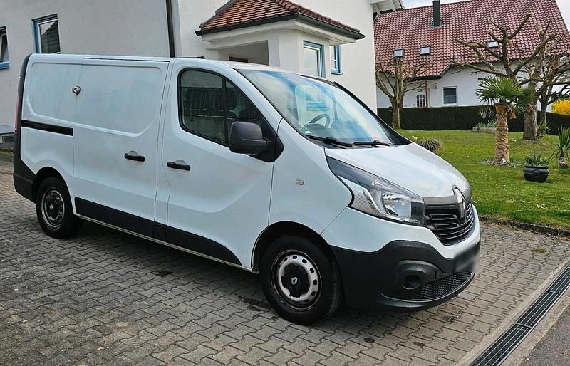 Gebraucht Renault Trafic 95 PS (69 kW) 2017 Weiß Van / Kleinbus