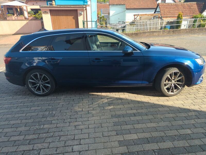 Gebraucht Audi A4 Ambiente 190 PS (139 kW) 2016 Blau Kombi