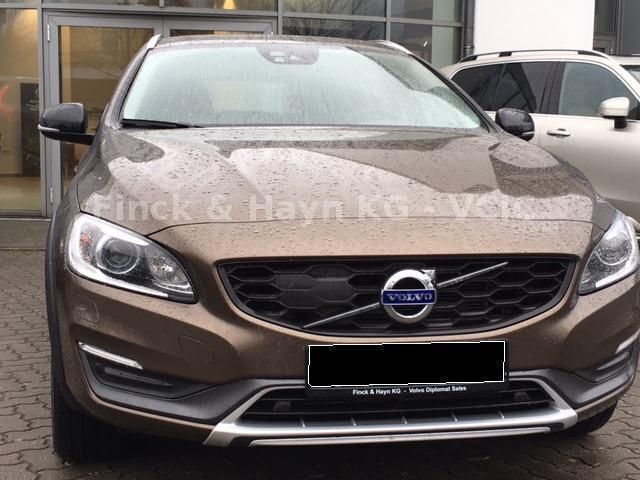Gebraucht Volvo V60 CC Summum 190 PS (139 kW) 2016 Andere farbe metallic Kombi