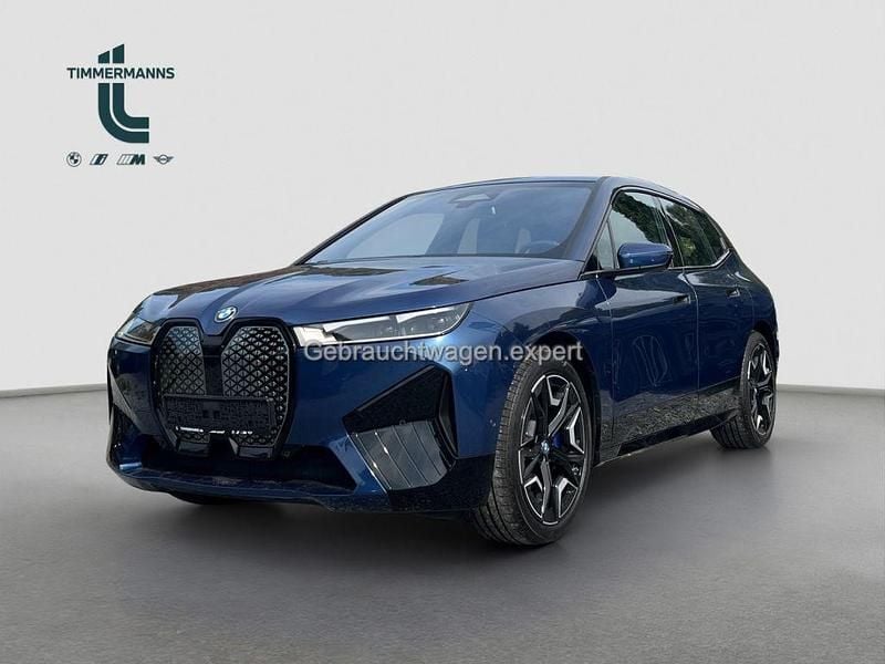 Phytonicblau (metallic) Gebraucht 2022 BMW iX Sport Line SUV | 38.790 € (Guter Preis) - Bild 1/4