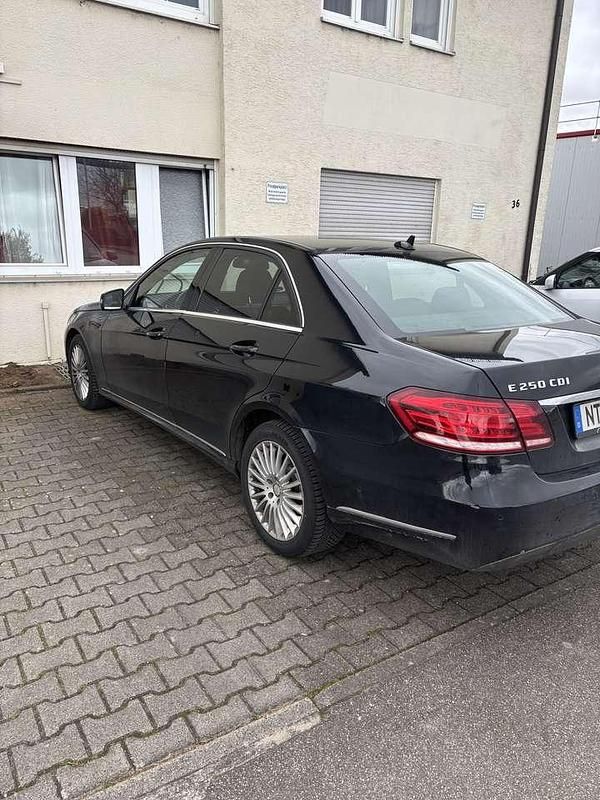 Gebraucht Mercedes E250 Elegance 204 PS (150 kW) 2013 Schwarz Limousine