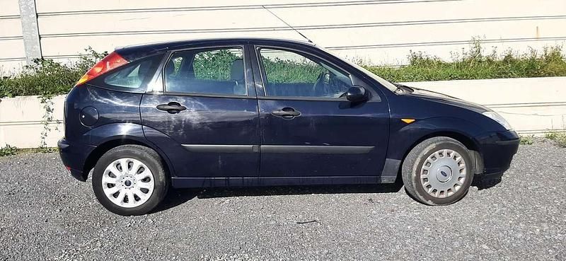 Second-hand Ford Focus 101 CP (74 kW) 2004 Albastru Berlinǎ