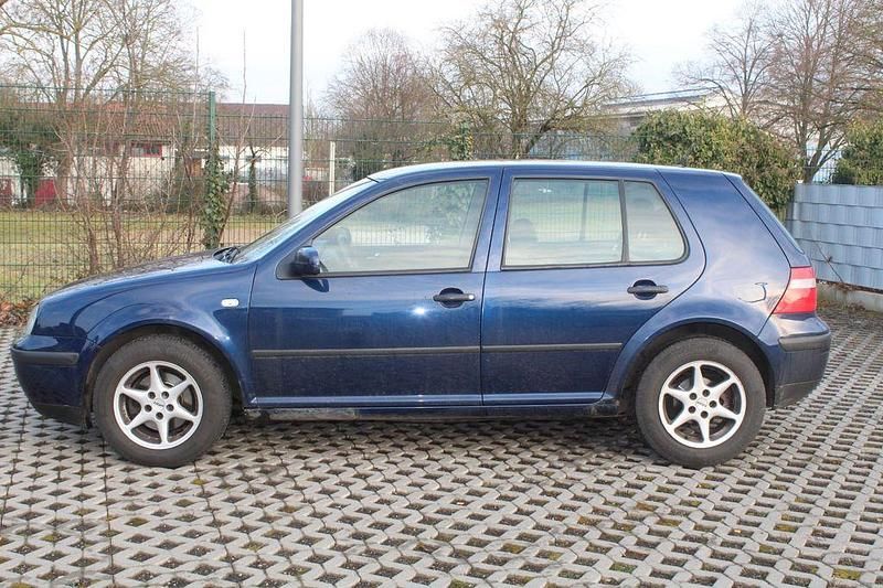 Gebraucht VW Golf IV Basis 101 PS (74 kW) 2003 Blau Limousine