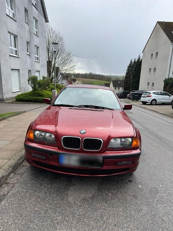 Gebraucht BMW 318 118 PS (86 kW) 1998 Rot Limousine