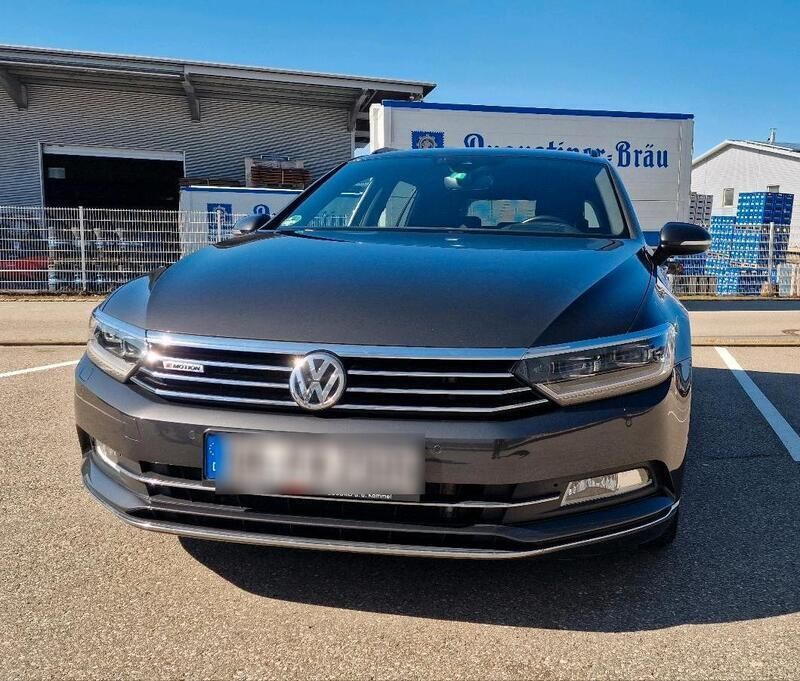 Andere außenfarben Gebraucht 2018 VW Passat Kombi | 24.199 € (Fairer Preis) - Bild 1/4