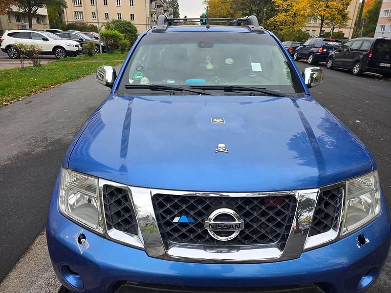 Blau Gebraucht 2010 Nissan Navara Abholung | 12.000 € (Teuer) - Bild 1/4