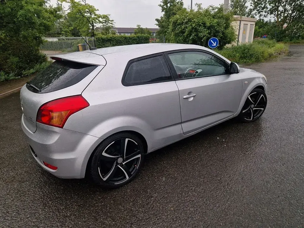 Gebraucht Kia Ceed 125 PS (91 kW) 2009 Silber Kleinwagen