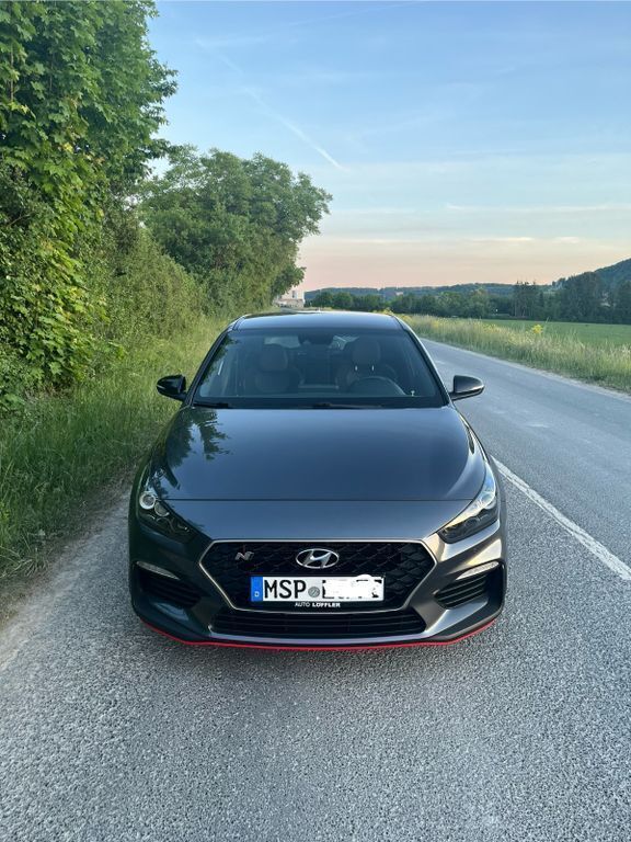Grau Gebraucht 2018 Hyundai i30 N Performance Limousine | 21.350 € (Fairer Preis) - Bild 1/4