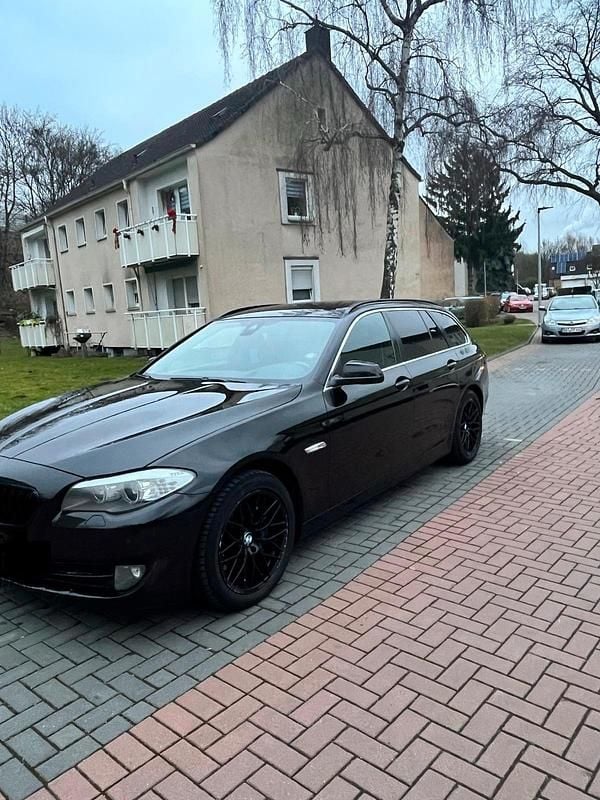 Gebraucht BMW 530 258 PS (189 kW) 2012 Schwarz Kombi