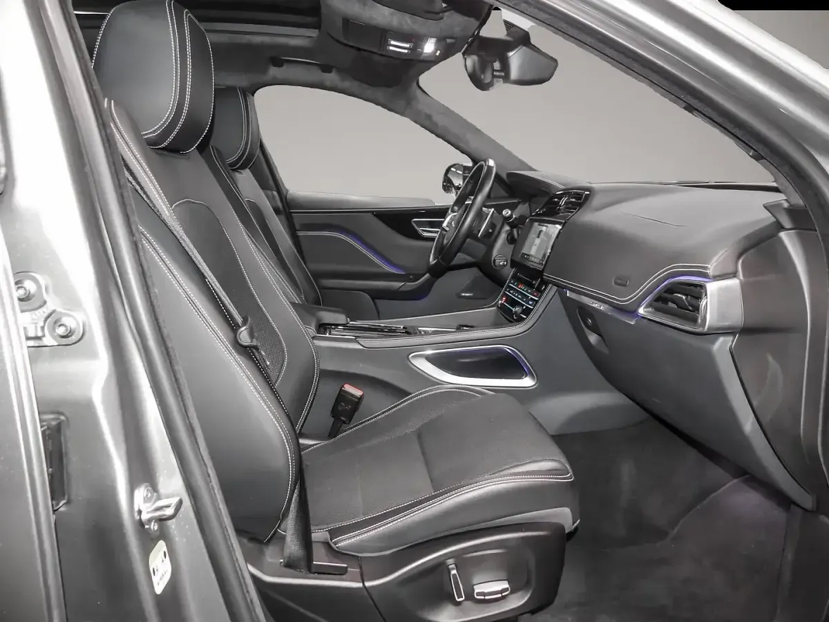 Gebraucht Jaguar F-Pace R-Sport 241 PS (177 kW) 2020 Manufacturer SUV