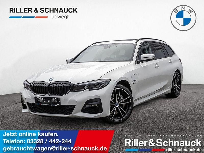 Alpinweiss Gebraucht 2022 BMW 330e M Sport Kombi | 36.950 € (Fairer Preis) - Bild 1/4