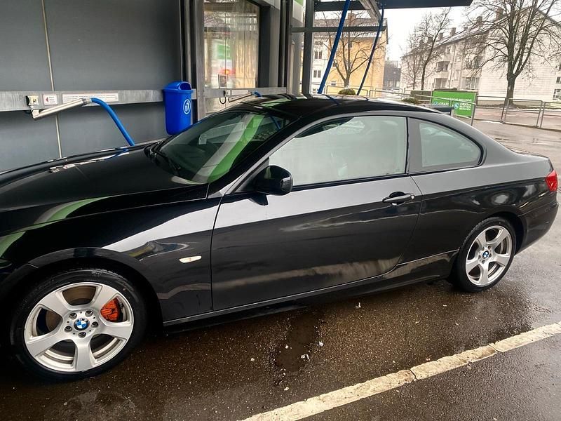 Gebraucht BMW 320 Sport Line 184 PS (135 kW) 2012 Schwarz Coupé