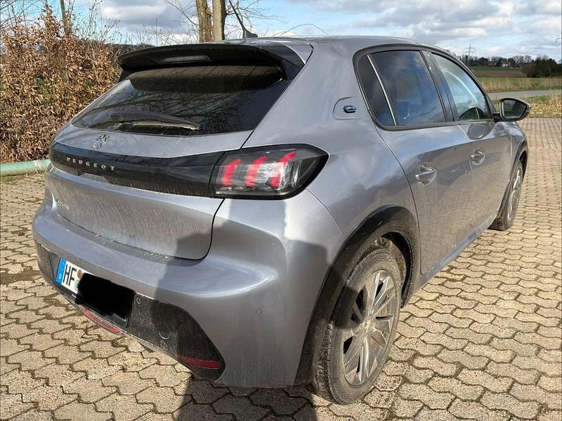 Gebraucht Peugeot e-208 Allure 100 kW (136 PS) 2020 Grau Kleinwagen