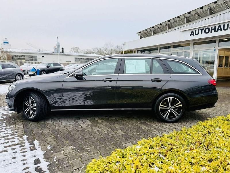 Gebraucht Mercedes E220 Avantgarde 200 PS (147 kW) 2022 Grau Limousine