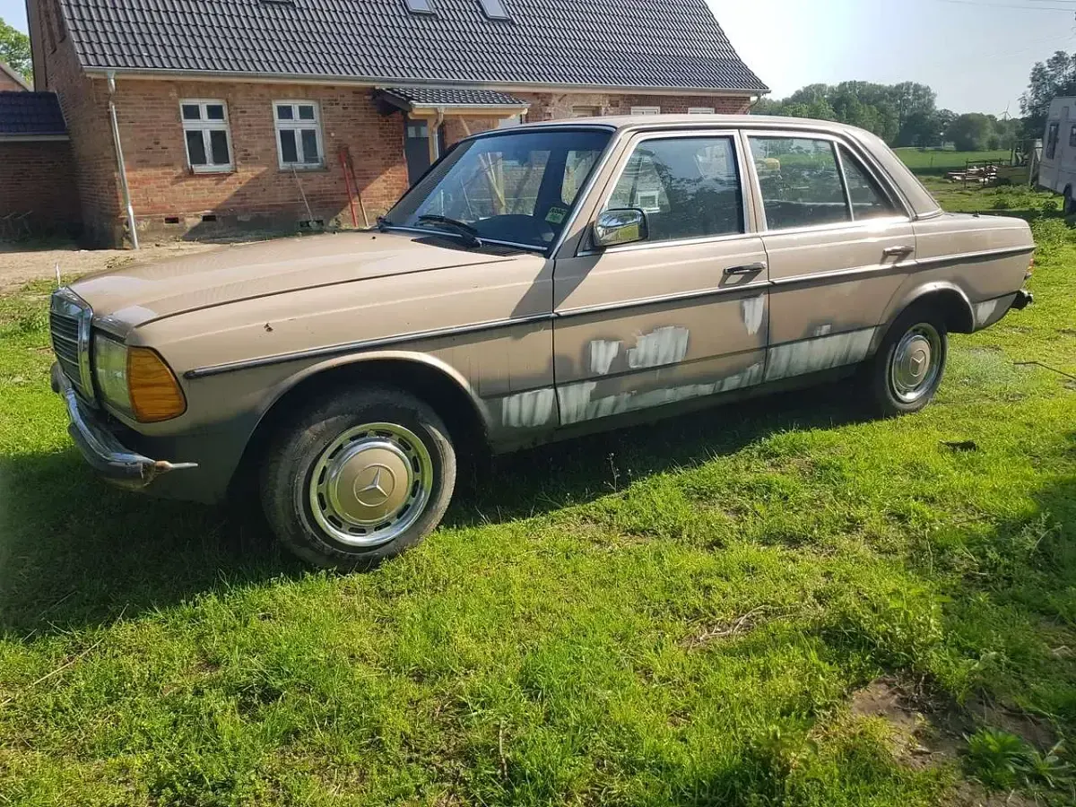 Gebraucht Mercedes 200 60 PS (44 kW) 1982 Beige Limousine