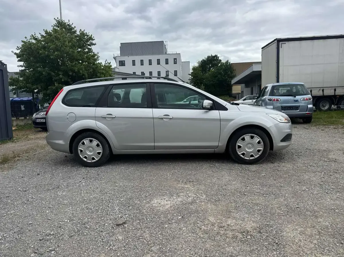 Gebraucht Ford Focus Style 109 PS (80 kW) 2008 Polarsilber metallic Kombi