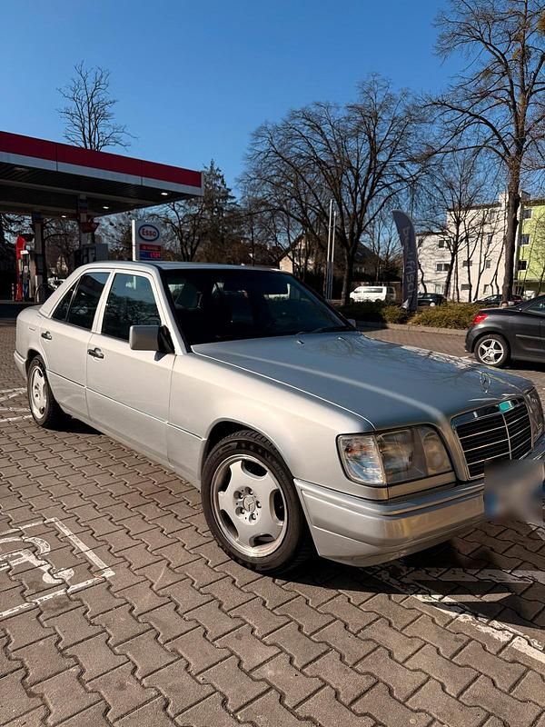 Gebraucht Mercedes E220 1993 Silber Limousine