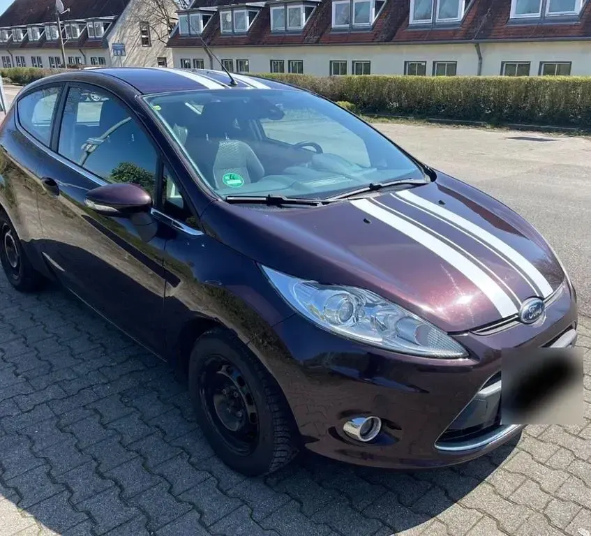 Używany Ford Fiesta Titanium 82 KM (60 kW) 2009 Sedan/Limuzyna
