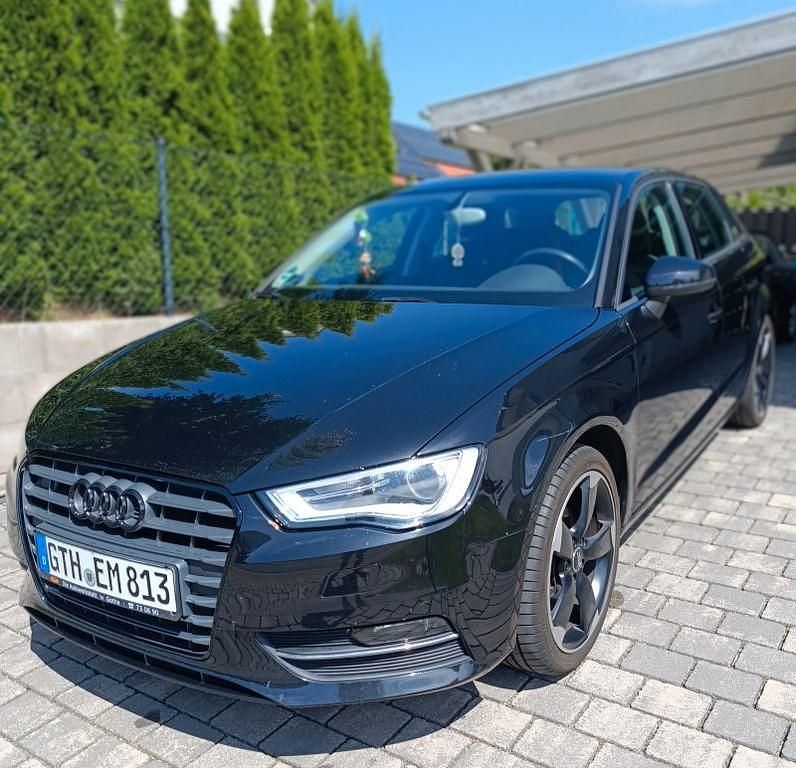 Schwarz Gebraucht 2013 Audi A3 Sportback Attraction Kleinwagen | 10.199 € (Fairer Preis) - Bild 1/4