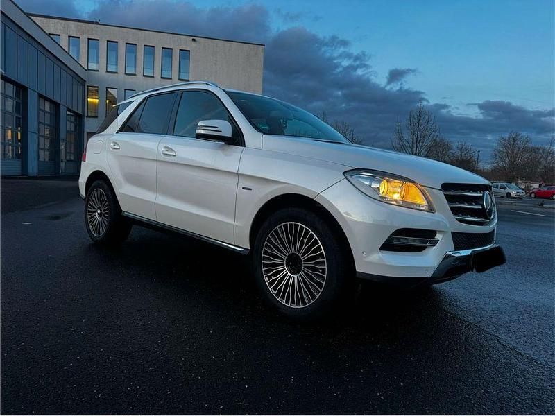 Gebraucht Mercedes ML250 204 PS (150 kW) 2011 Weiß SUV
