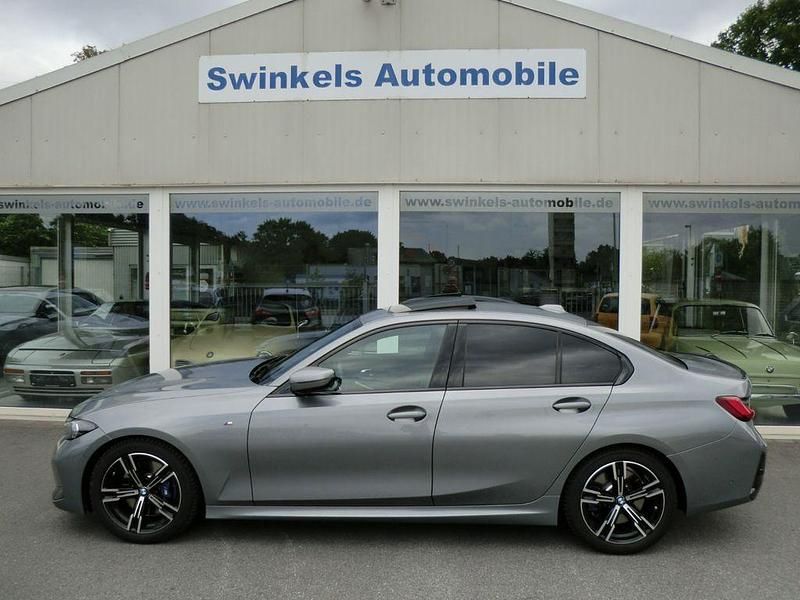 Grau Gebraucht 2024 BMW 330 M Sport Limousine | 52.900 € (Fairer Preis) - Bild 1/4