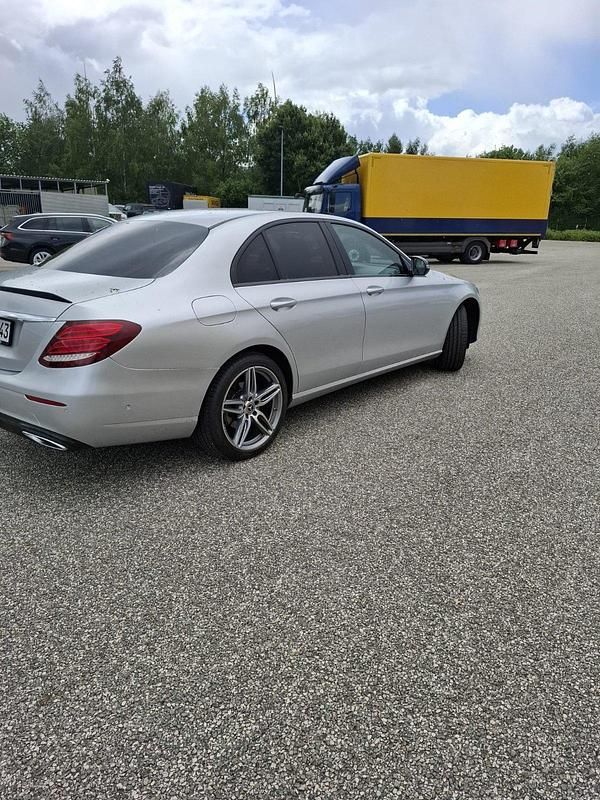 Gebraucht Mercedes E220 Avantgarde 194 PS (142 kW) 2017 Silber Limousine