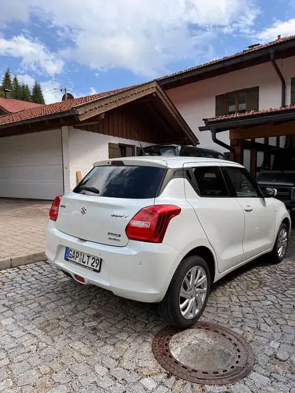 Gebraucht Suzuki Swift Comfort 83 PS (61 kW) 2022 Weiß Kleinwagen