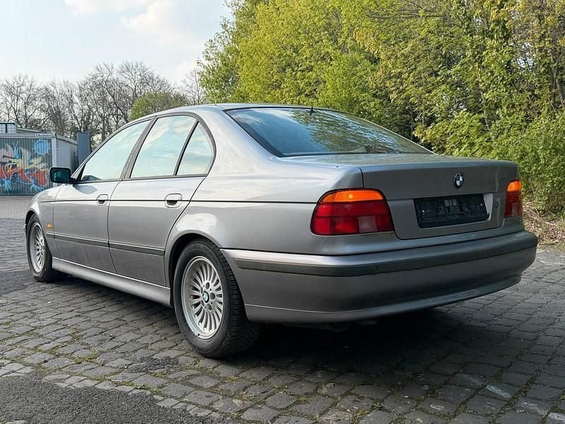 Gebraucht BMW 528 193 PS (141 kW) 1997 Grau Limousine