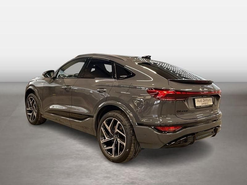 Neu Audi Q6 Sportback e-tron Business 225 kW (306 PS) 2026 Magnetgrau SUV