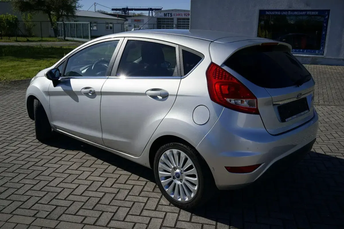 Gebraucht Ford Fiesta Titanium X 97 PS (71 kW) 2010 Silber Kleinwagen