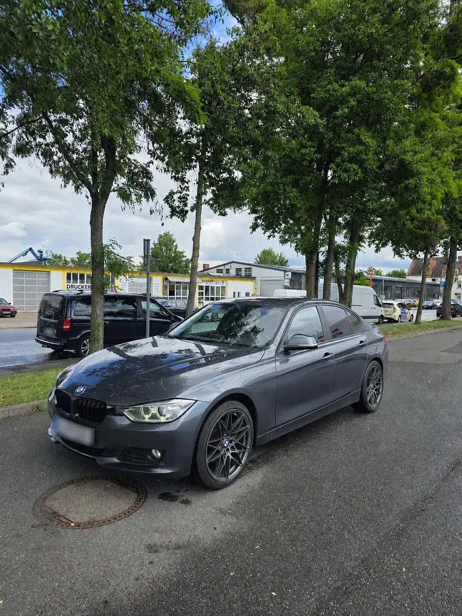 Gebraucht BMW 320 184 PS (135 kW) 2013 Limousine