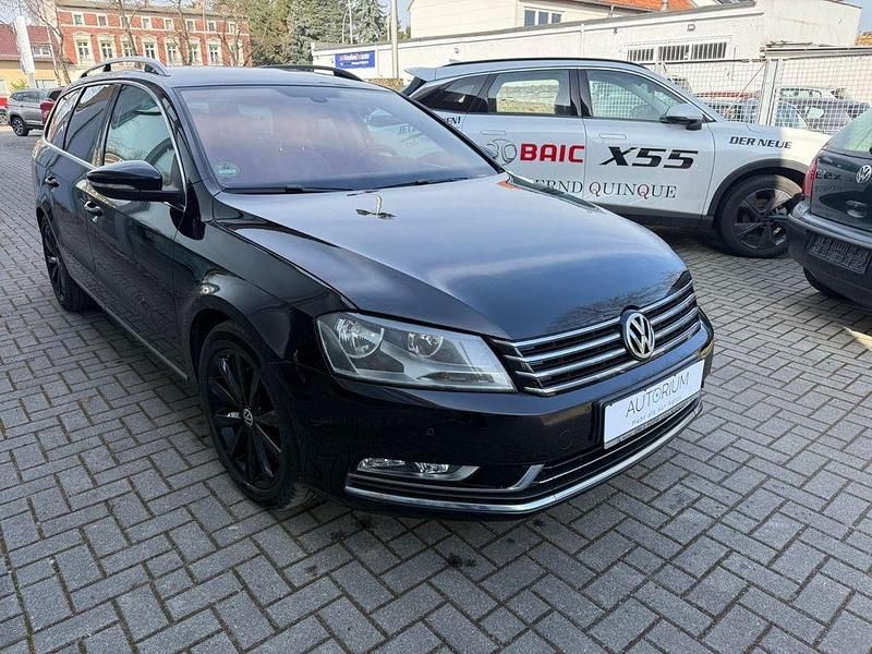 Gebraucht VW Passat Highline 140 PS (102 kW) 2013 Deep black perleffekt Kombi