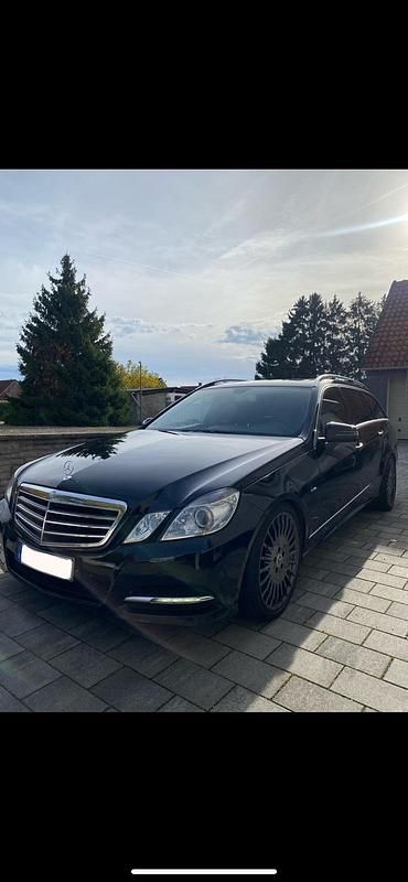 Schwarz Gebraucht 2010 Mercedes E350 Kombi | 7.500 € (Fairer Preis) - Bild 1/4
