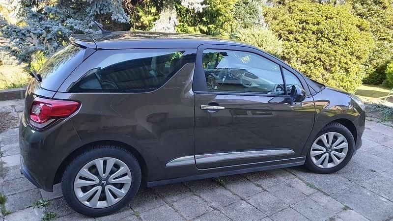 Braun Gebraucht 2012 Citroën DS3 Chic Limousine | 4.699 € (Guter Preis) - Bild 1/4
