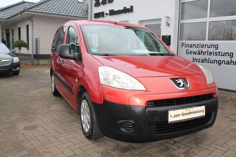 Rot Gebraucht 2010 Peugeot Partner Tepee Tendance Van / Kleinbus | 7.777 € (Teuer) - Bild 1/4