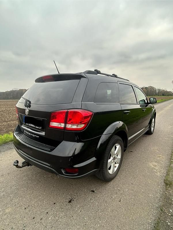 Schwarz Gebraucht 2012 Fiat Freemont SUV | 6.250 € (Fairer Preis) - Bild 1/4