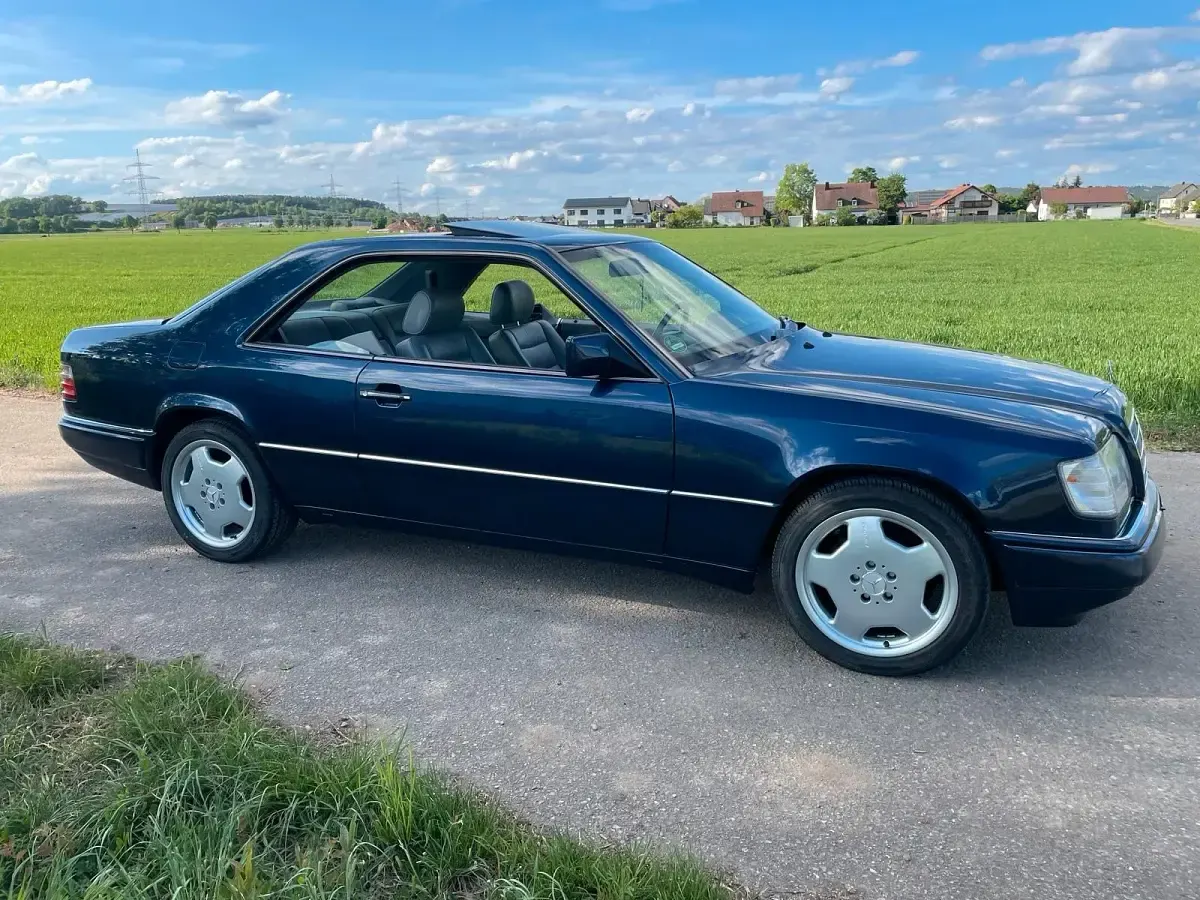 Gebraucht Mercedes E220 150 PS (110 kW) 1996 Blau Coupé