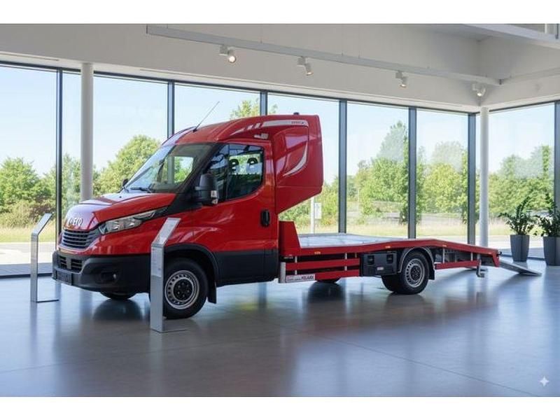 Gebraucht Iveco Daily 175 PS (128 kW) 2024 Rot Van