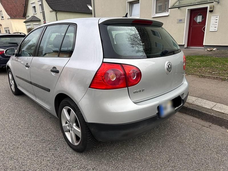 Gebraucht VW Golf V 102 PS (75 kW) 2004 Silber Kleinwagen