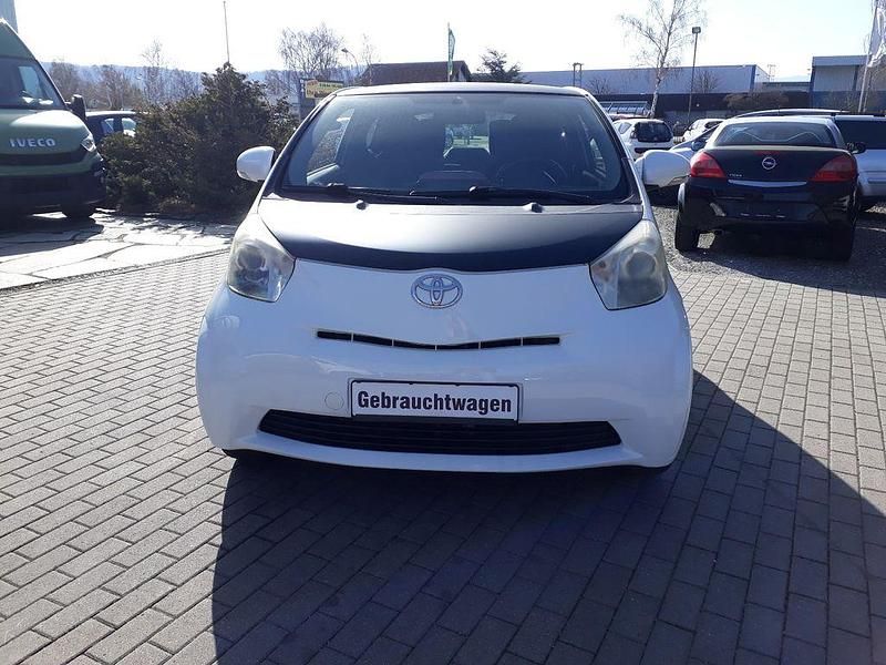 Gebraucht Toyota iQ Basis 68 PS (50 kW) 2011 Weiß Kleinwagen
