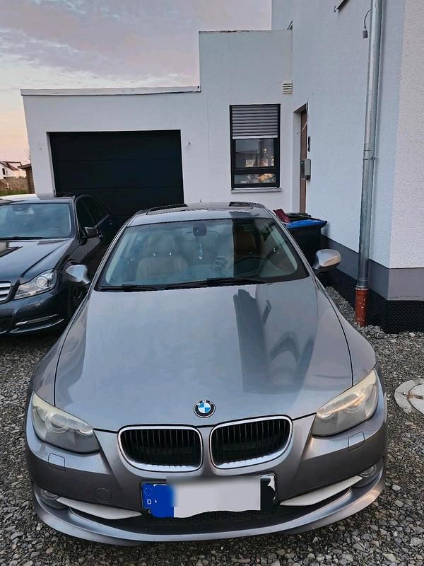 Gebraucht BMW 320 184 PS (135 kW) 2011 Grau Coupé