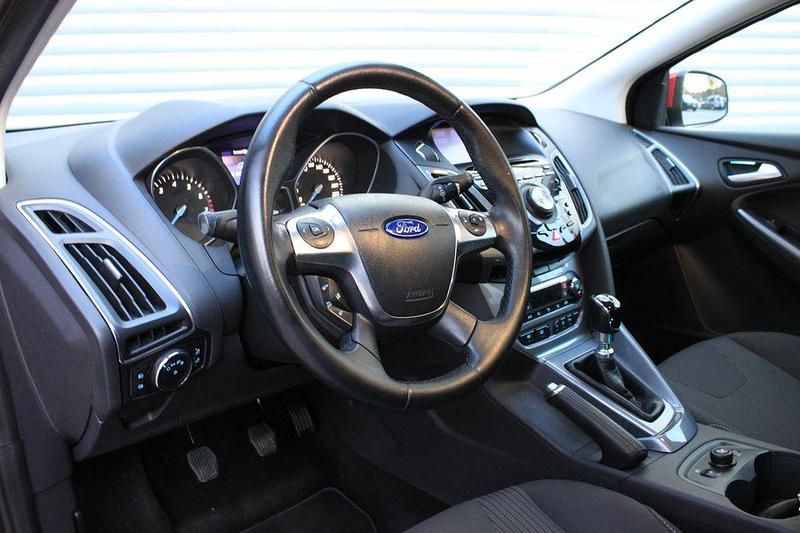 Gebraucht Ford Focus Titanium X 125 PS (91 kW) 2012 Rot Limousine