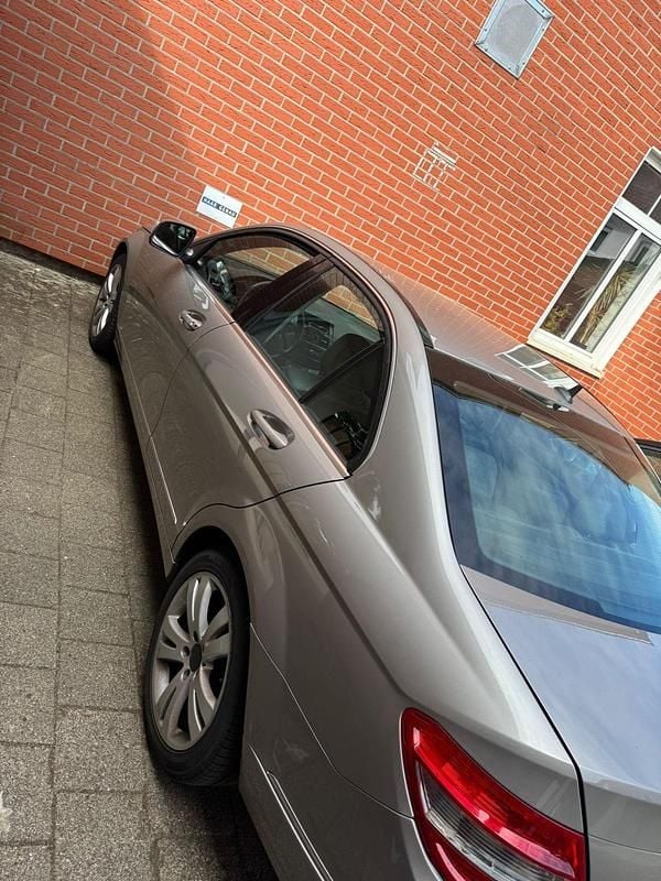 Silber Gebraucht 2007 Mercedes C220 Limousine | 4.400 € (Guter Preis) - Bild 1/4