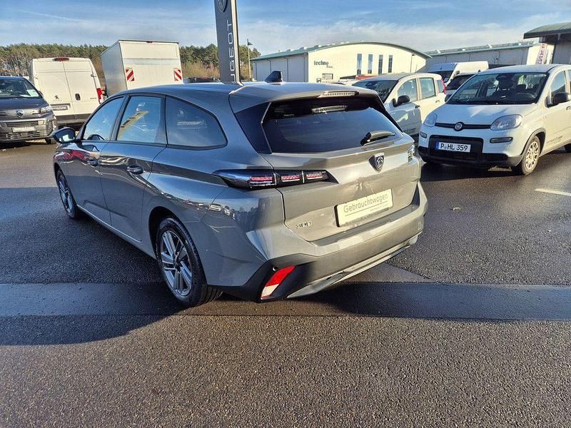 Gebraucht Peugeot 308 SW Active 131 PS (96 kW) 2023 Grau (metallic) Kombi