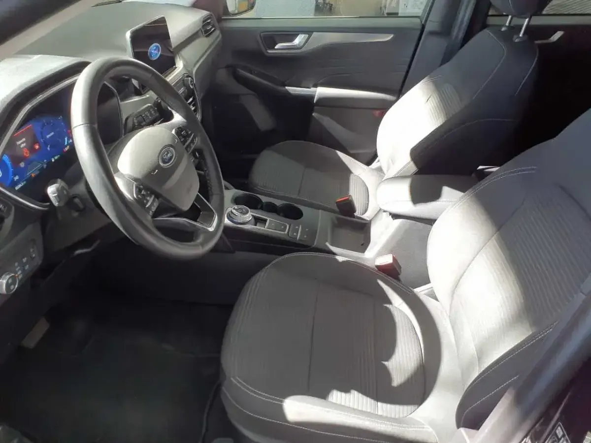 Gebraucht Ford Kuga Titanium 120 PS (88 kW) 2023 Agate black metallic SUV