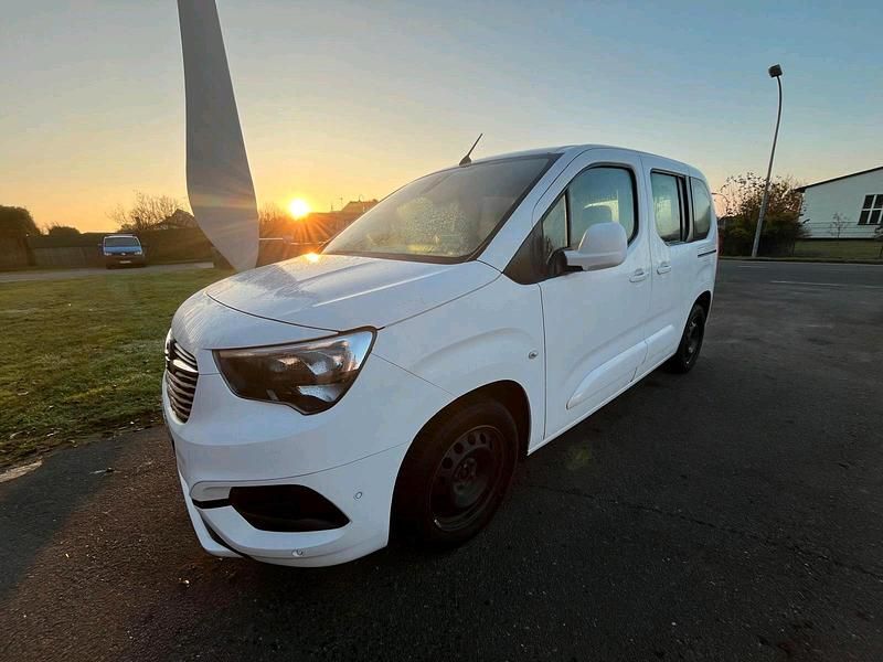 Gebraucht Opel Combo Life 102 PS (75 kW) 2019 Weiß Van / Kleinbus